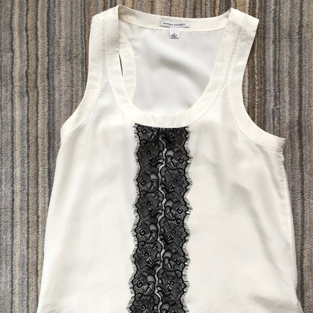 ❤️Banana Republic silk top w/lace detail ❤️2for1
